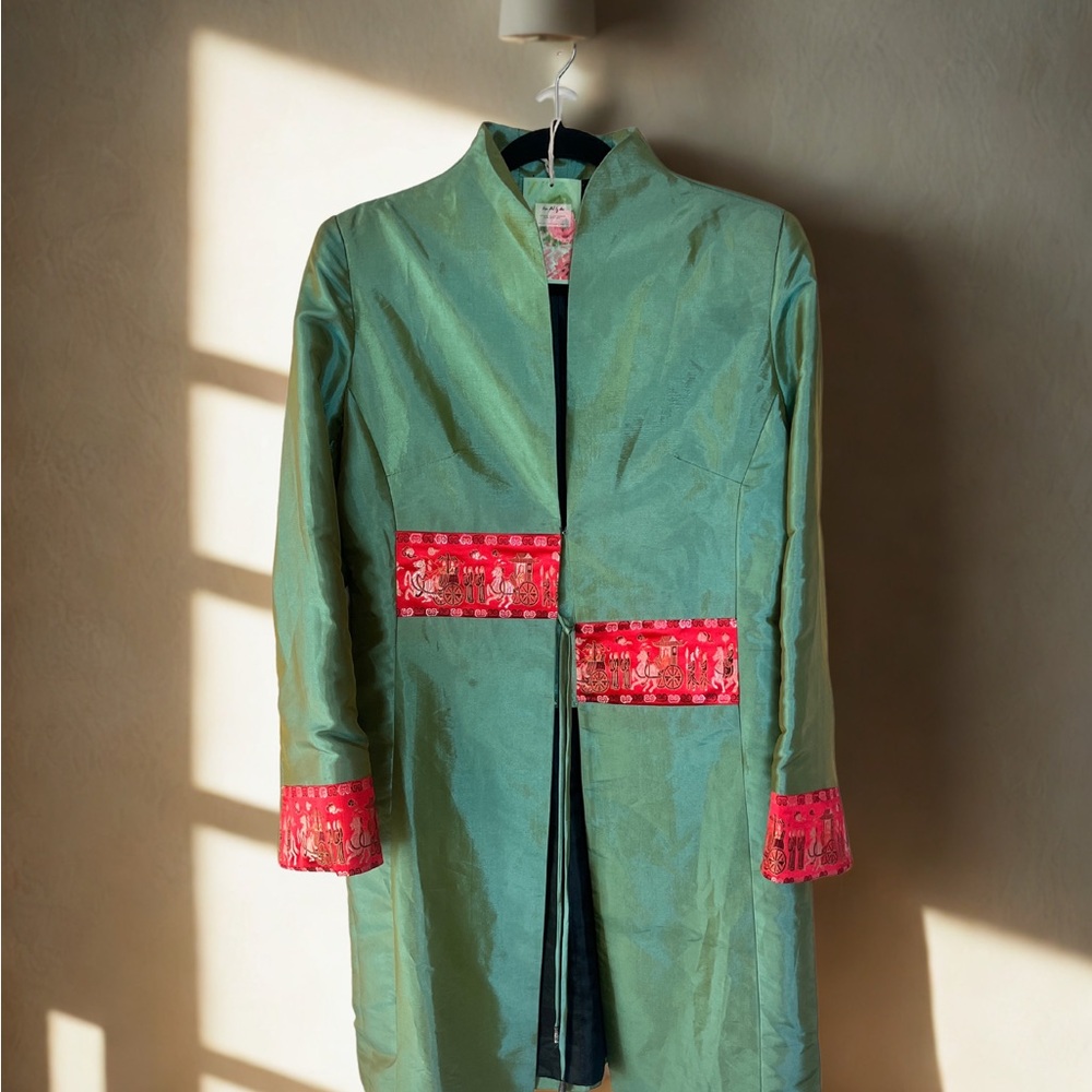 True Vintage Elegant Jade and Red SILK Women's Coat - Picture 12 of 15